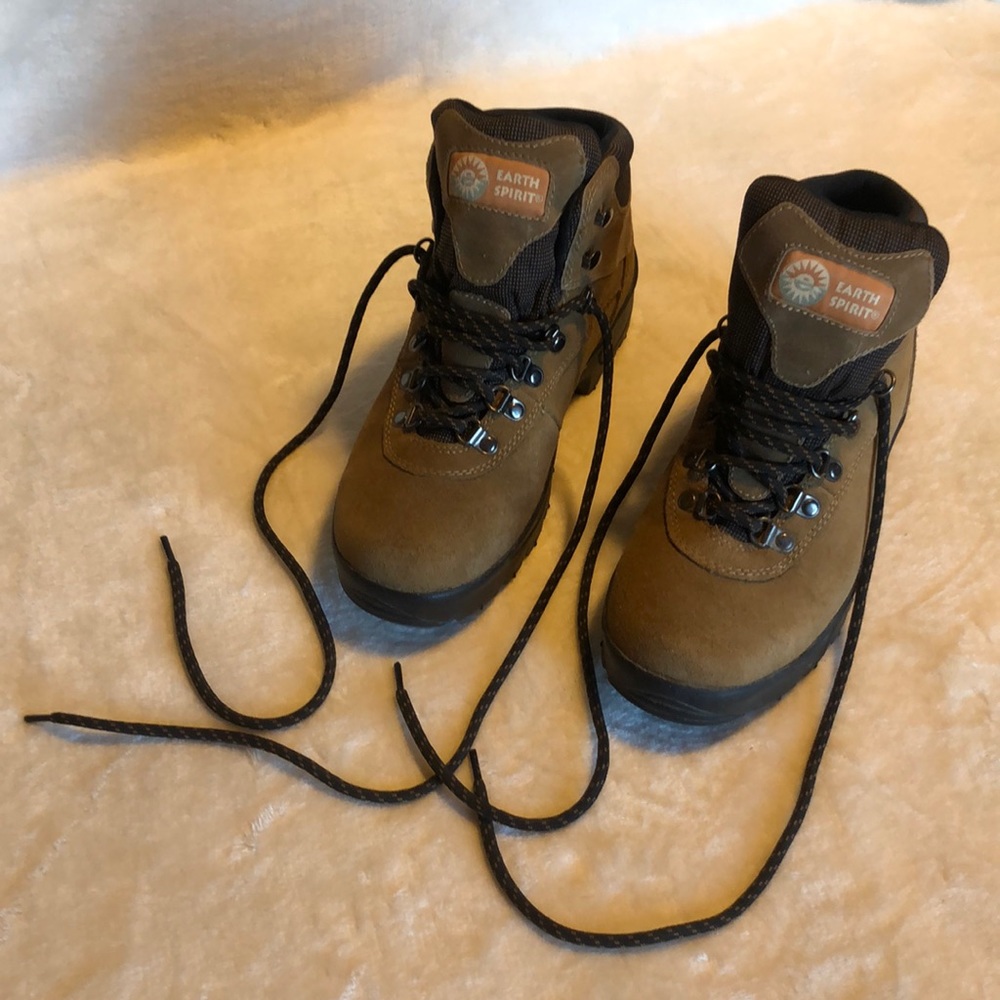 Brown Earth Spirit hiking boots size 8